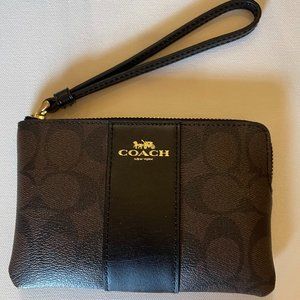 Coach Signature Corner Zip Wristlet - Leather